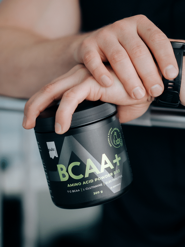 PULS BCAA powder 300g in hands